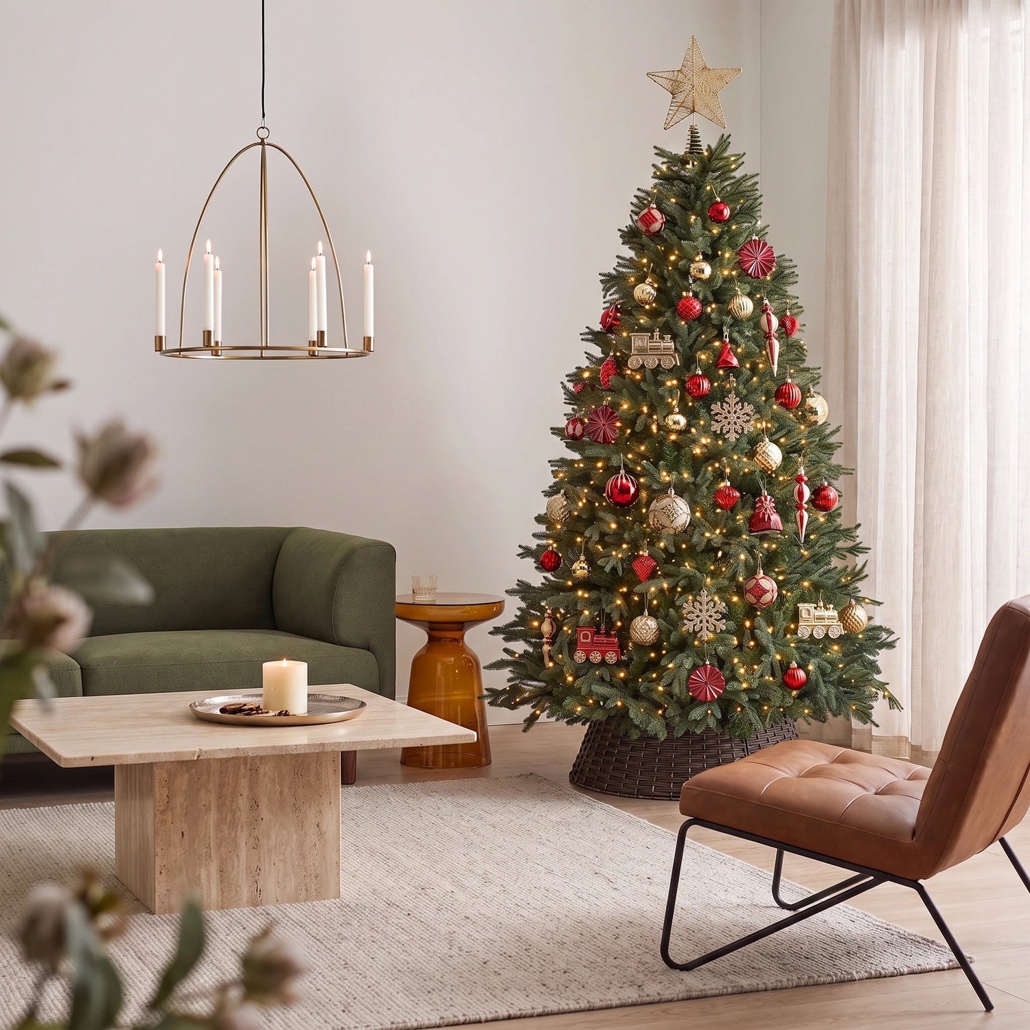 How to Decorate a Christmas Tree: Step-by-Step Guide