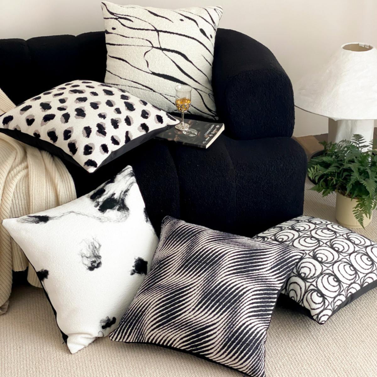 Motonio Cushion Cover