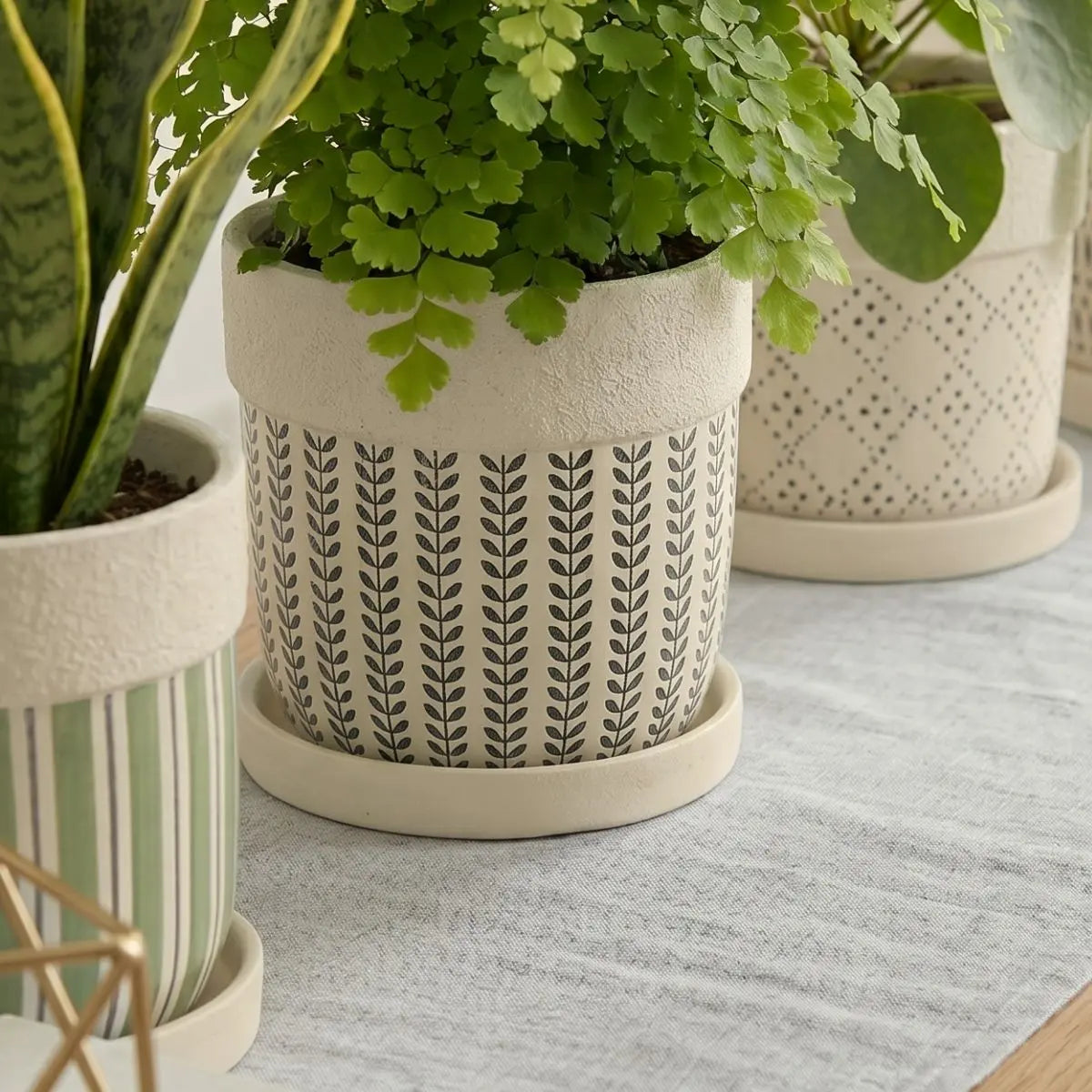 Minimalist Designed Ceramic Flower Pot Speckled Space