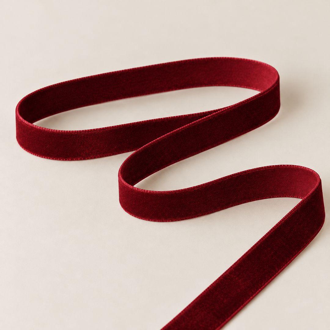 Burgundy red Christmas ribbon, 2cm wide and 4.6m long, ideal for Christmas tree decorations, festive bows, wreaths and gift wrapping.