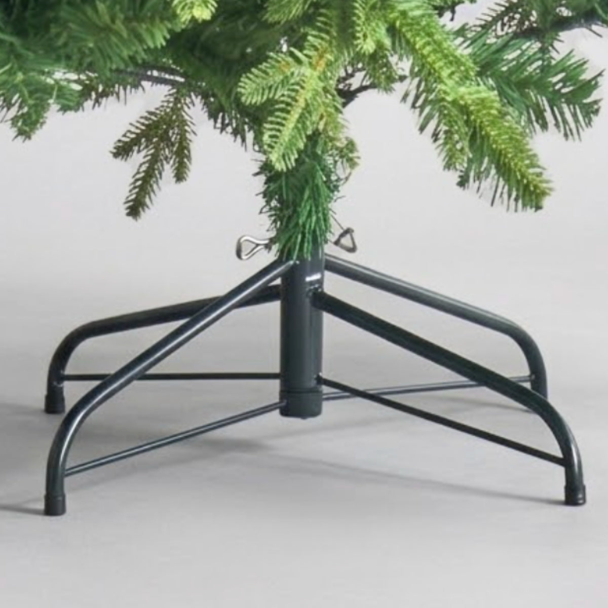 Detailed view of the sturdy metal stand with rubber feet for the Evangel Fraser Fir Christmas Tree. Built for strong stability and easy auto-drop assembly in your condo or HDB flat, providing excellent structural support compared to other competitors selling Christmas trees in Singapore.
