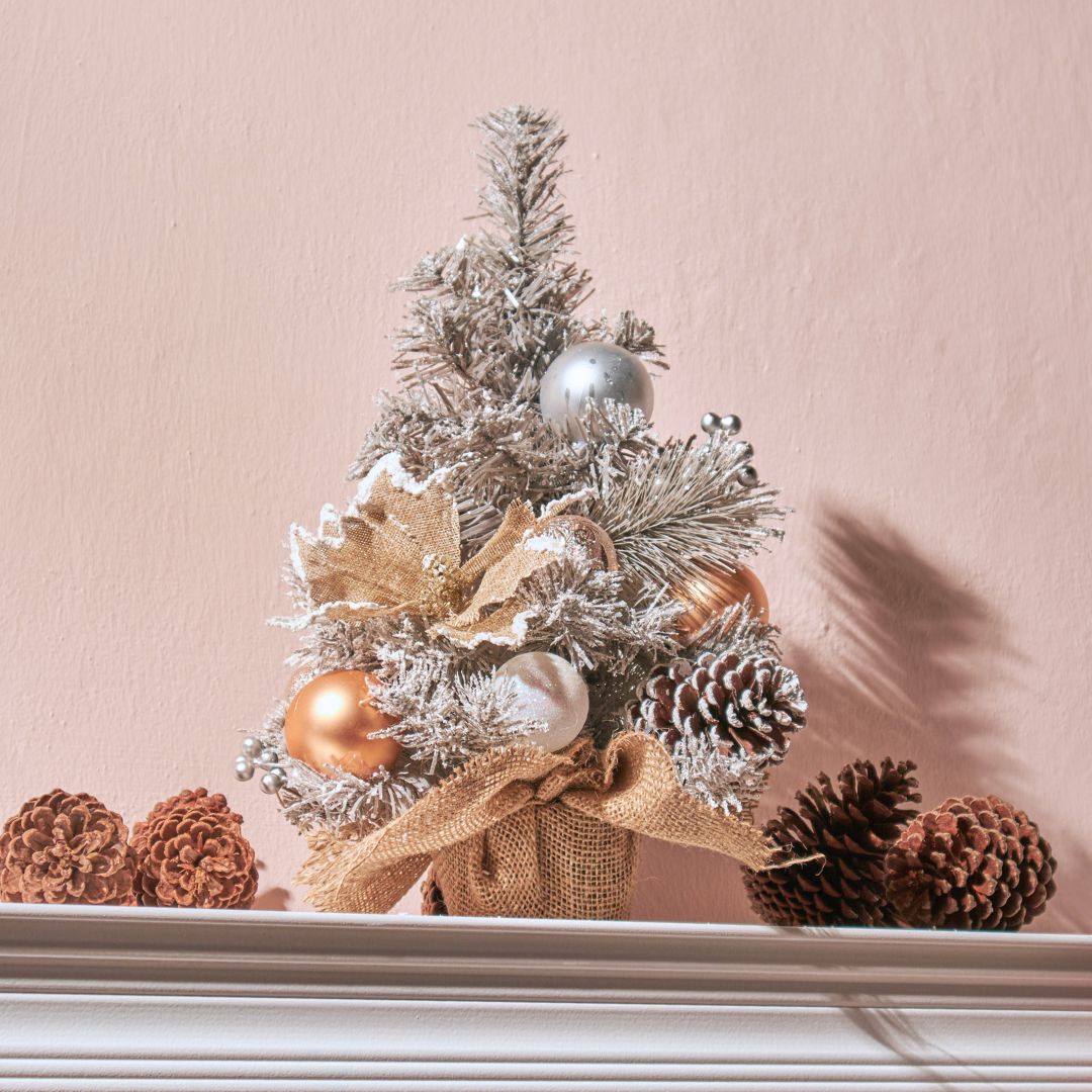 Una Table Top Christmas Tree D