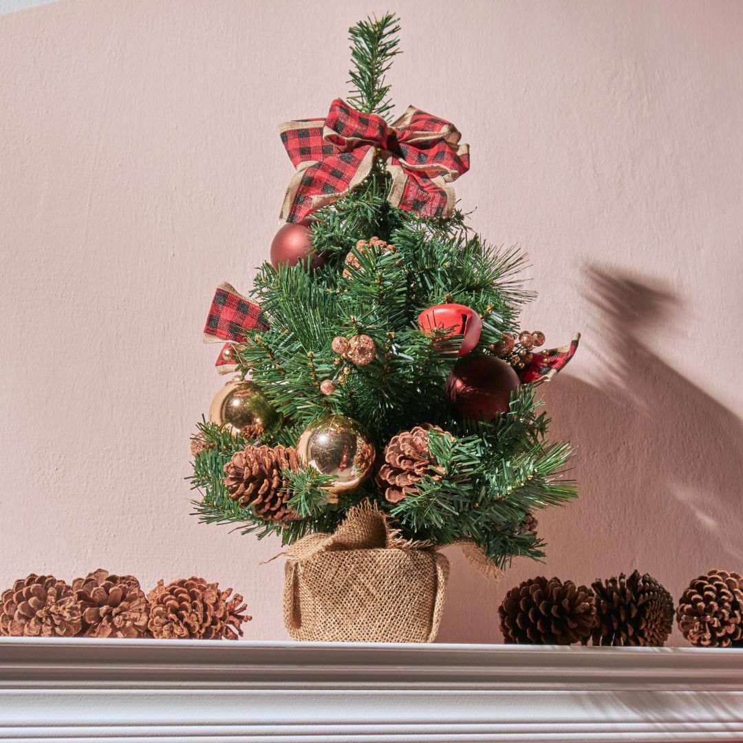 Una Table Top Christmas Tree A
