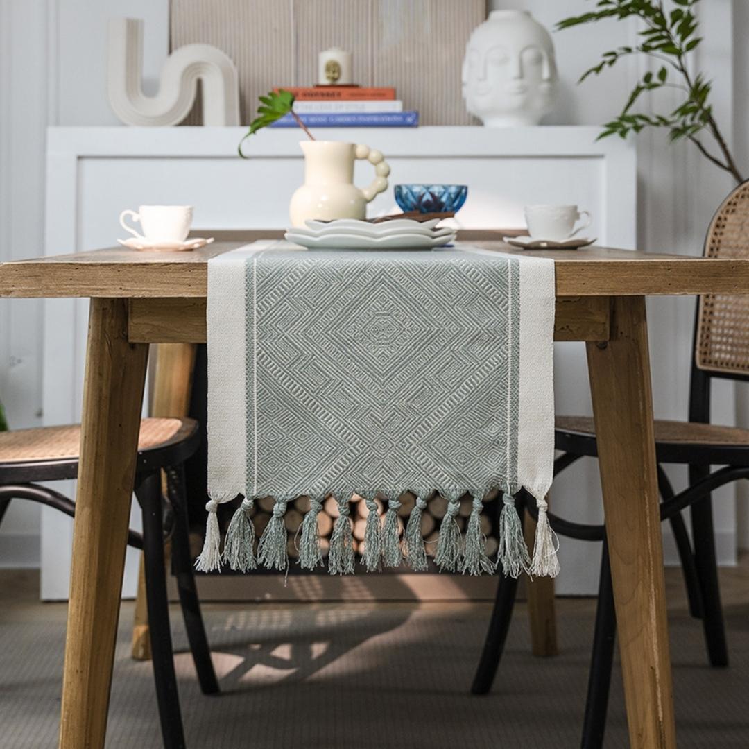 Plute Table Runner