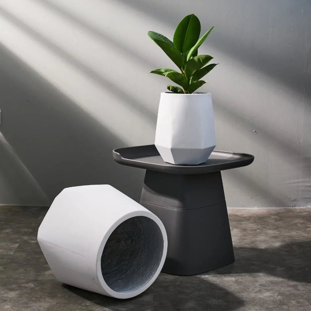 Pylota Concrete Flower Pot-Speckled Space