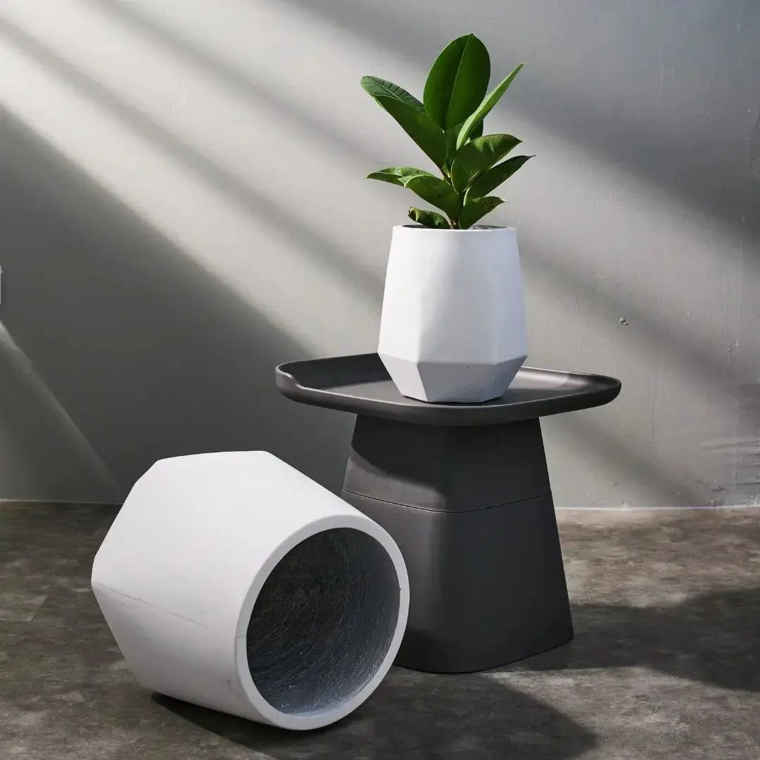 Pylota Concrete Flower Pot-Speckled Space