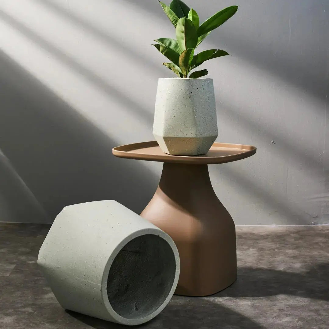 Pylota Concrete Flower Pot-Speckled Space