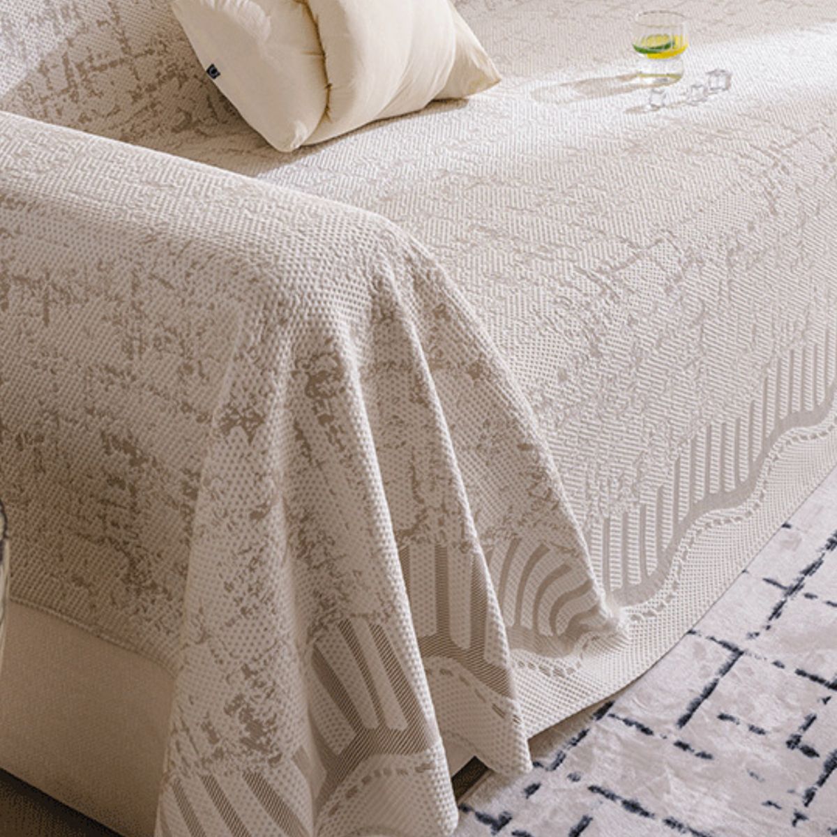 Lornia Sofa Throw Cover