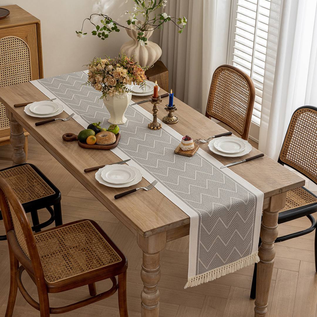 Linle Water Resistant Table Runner