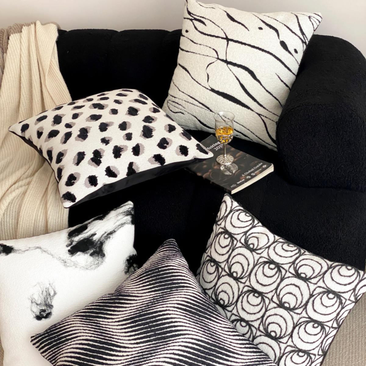 Motonio Cushion Cover