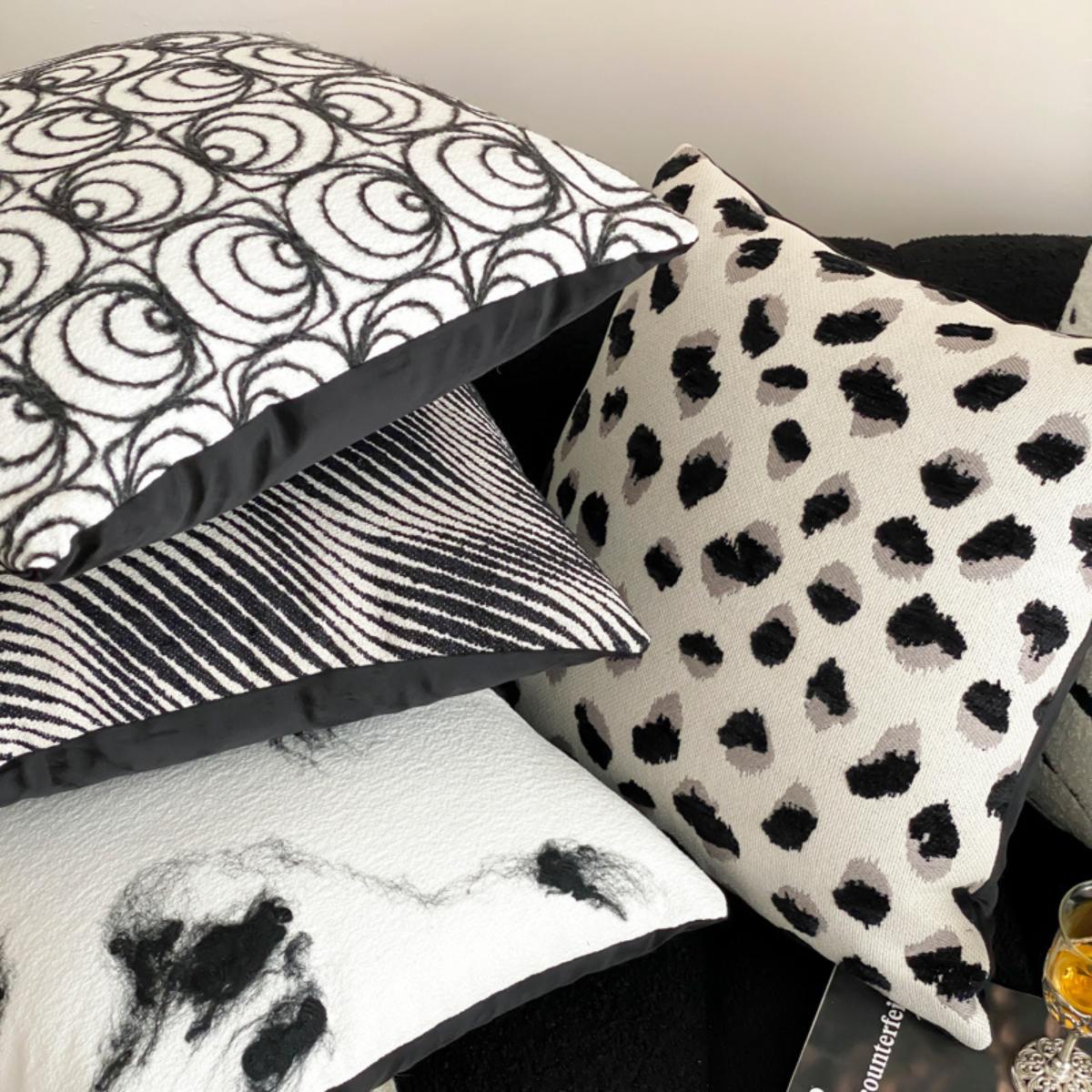Motonio Cushion Cover