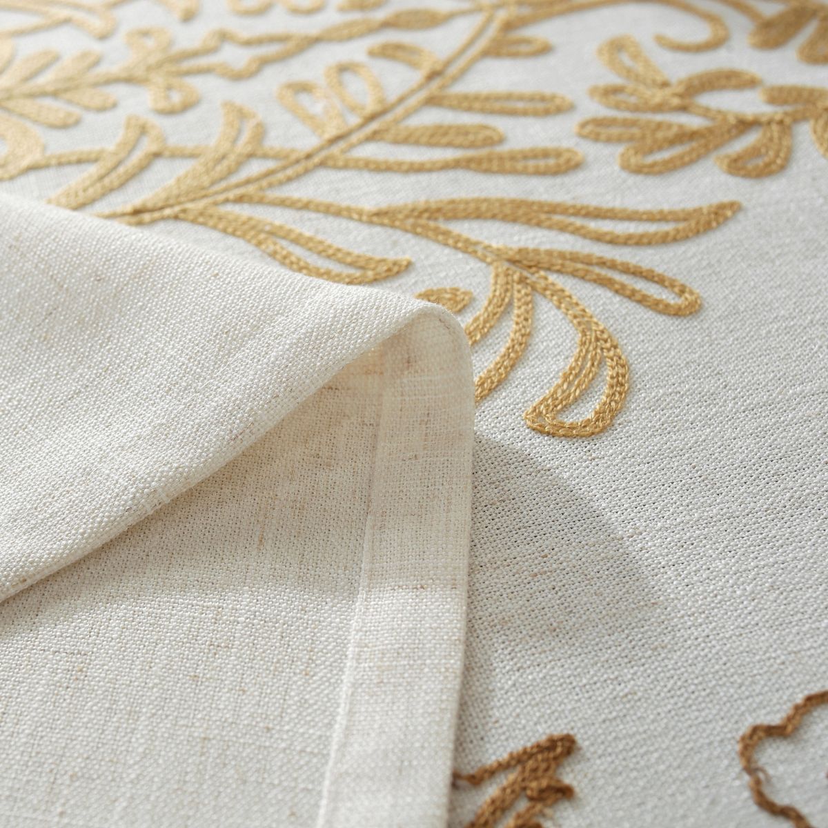 Edon Beige Floral Table Cloth