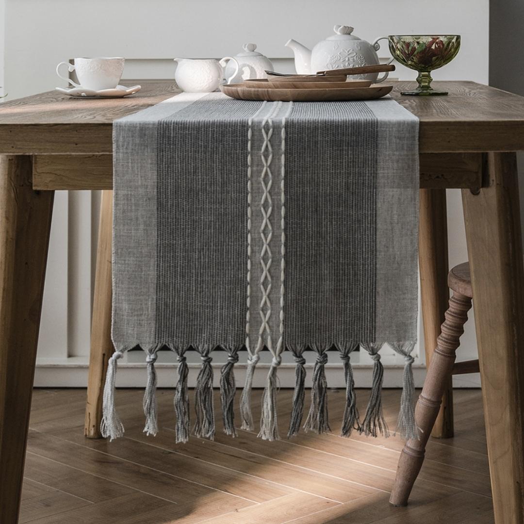 Grinde Table Runner