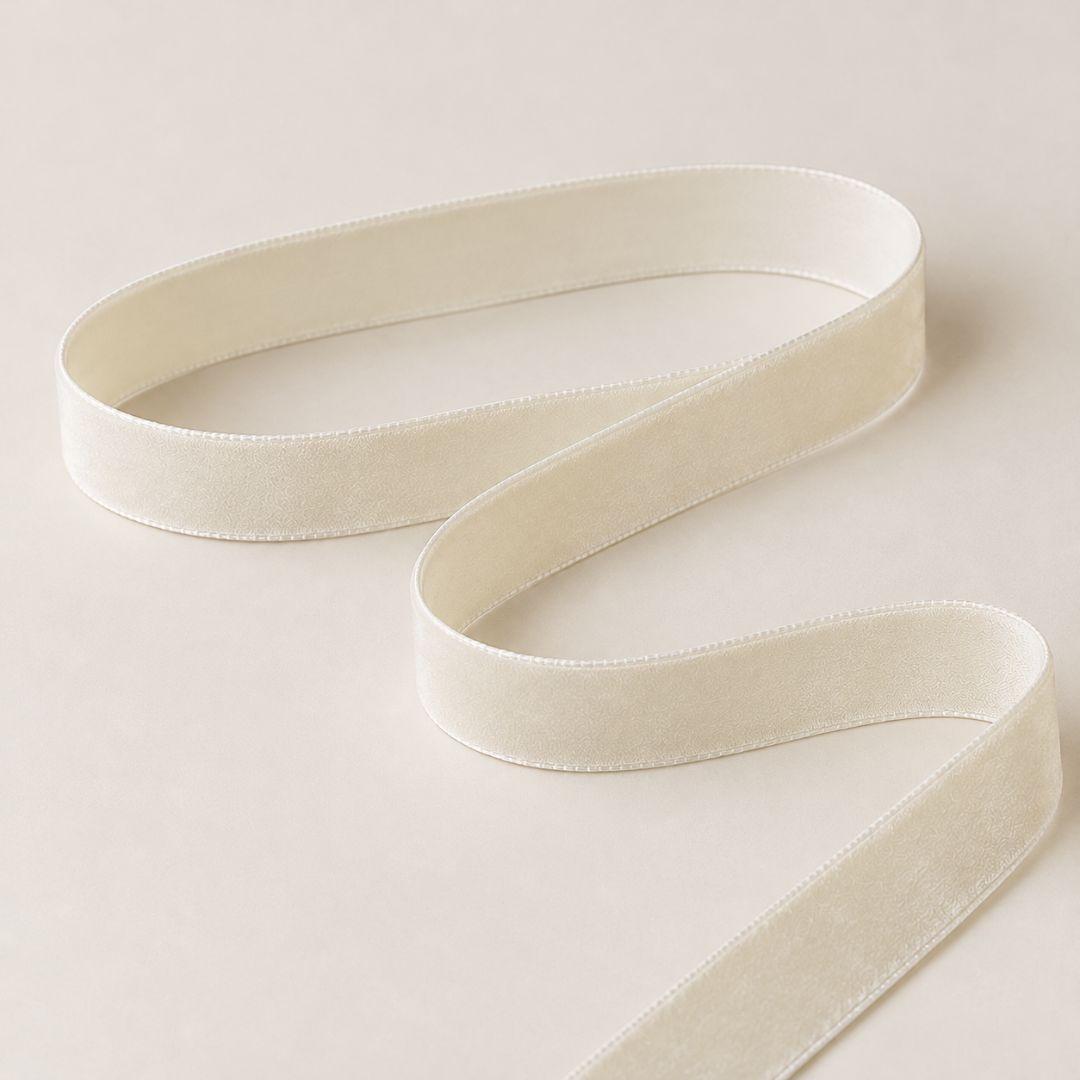 Off-white decorative Christmas ribbon, 2cm wide and 4.6m long, perfect for Christmas tree bows, wreaths, garlands and elegant festive gift wrapping.