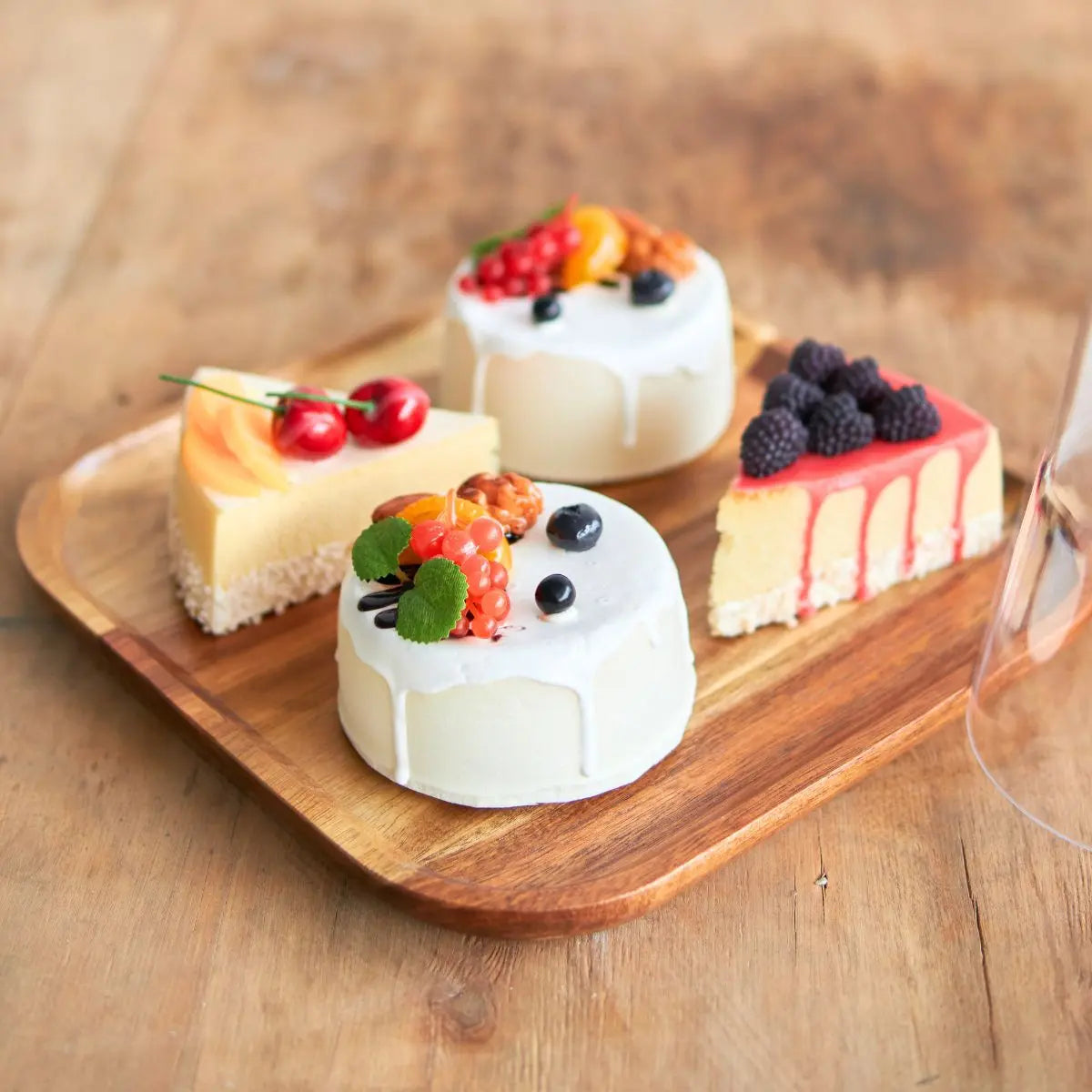 Hampton Dessert Holder with Acrylic Lid Speckled Space